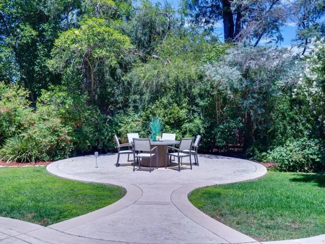 495 Arboleda Drive, Los Altos, California 94024