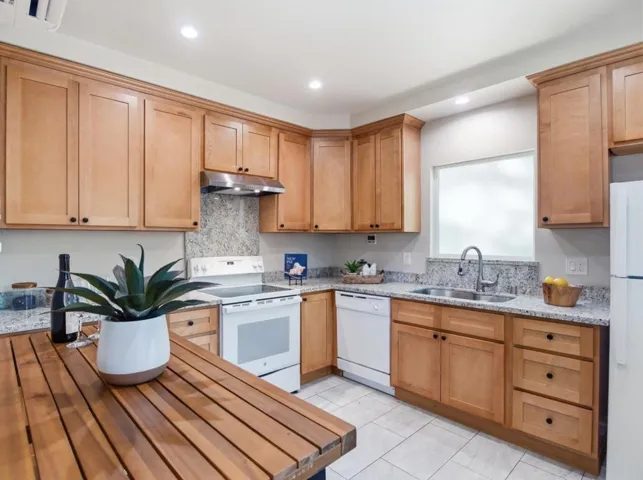495 Arboleda Drive, Los Altos, California 94024