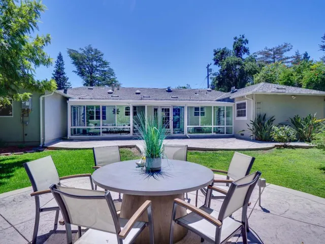 495 Arboleda Drive, Los Altos, California 94024