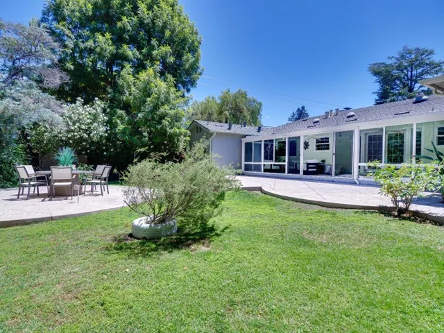 495 Arboleda Drive, Los Altos, California 94024