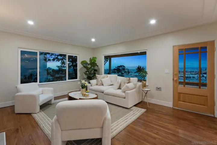 3911 California, San Diego, California 92110