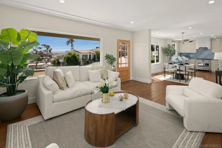 3911 California, San Diego, California 92110