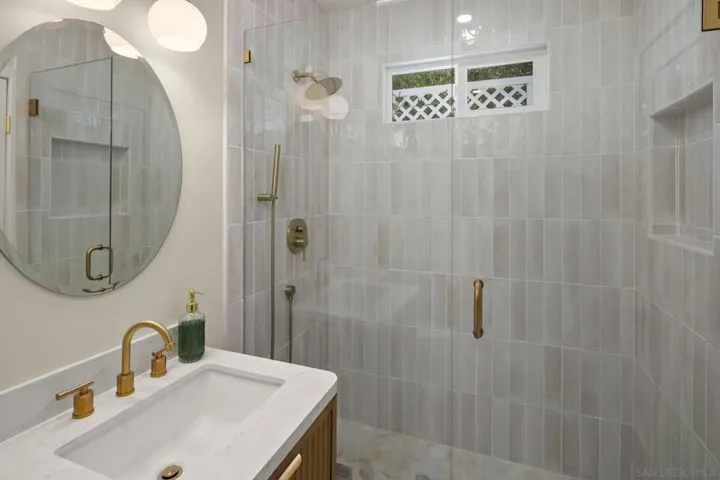 3911 California, San Diego, California 92110