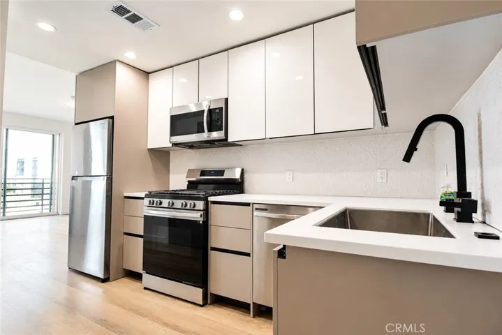 955 Fedora Street 411, Los Angeles, California 90006