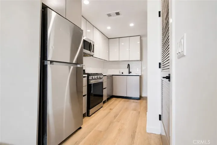 955 Fedora Street 411, Los Angeles, California 90006