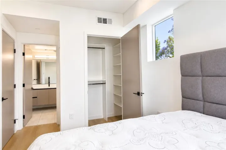 955 Fedora Street 411, Los Angeles, California 90006