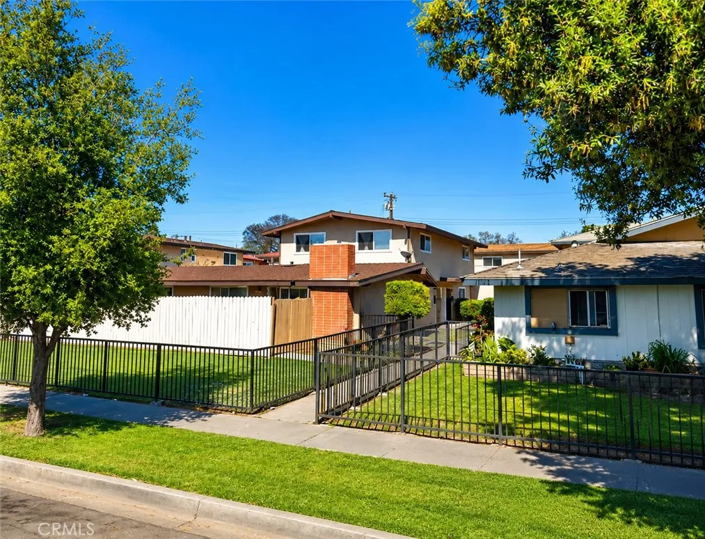 1613 Cedar