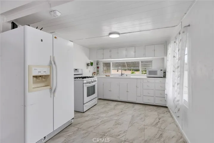 168 Bond Drive, Perris, California 92570