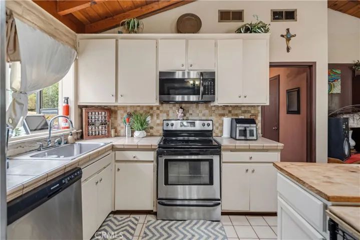 42766 Ranch Club Road, Lake Hughes, California 93532
