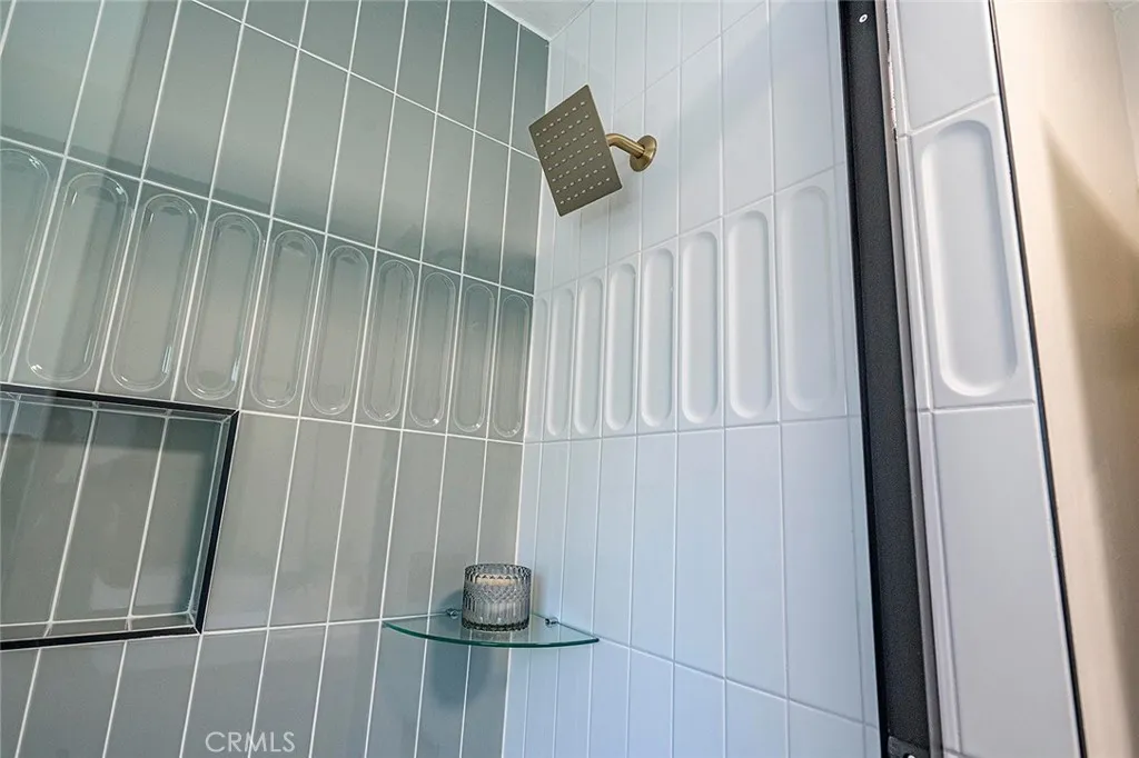 Love the shower glass!