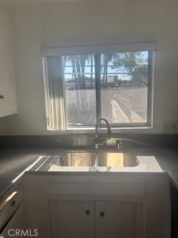 5168 Yarmouth 28, Encino, California 91316