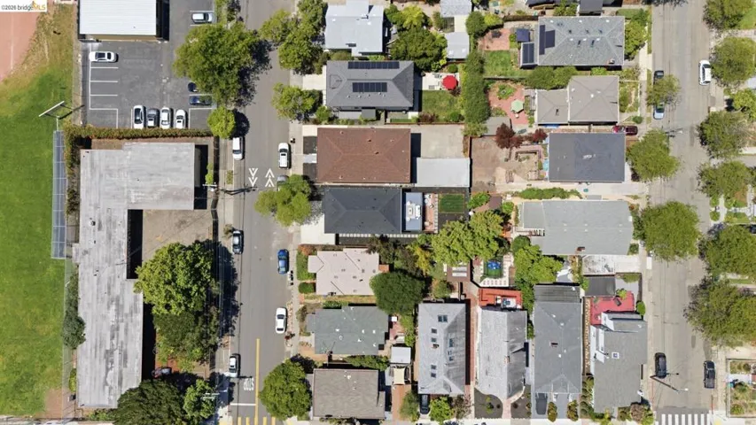 546 61st St, Oakland, California 94609
