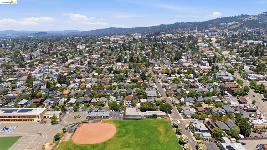 546 61st St, Oakland, California 94609