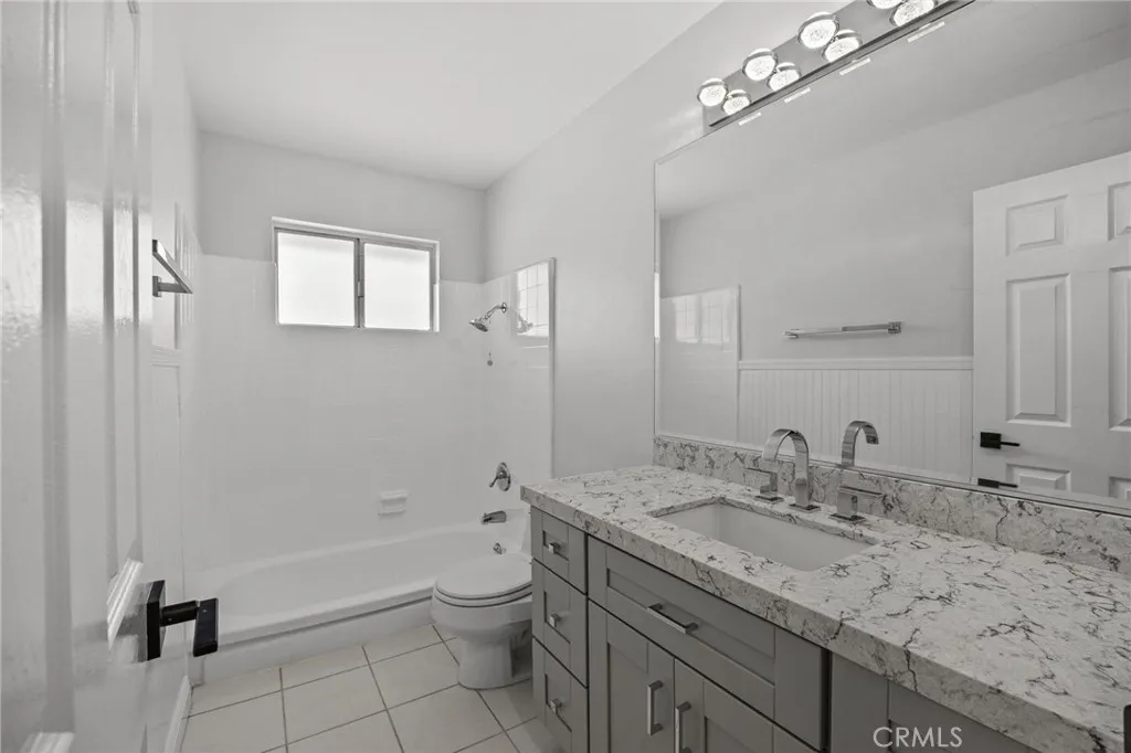 Full Hall bathroom