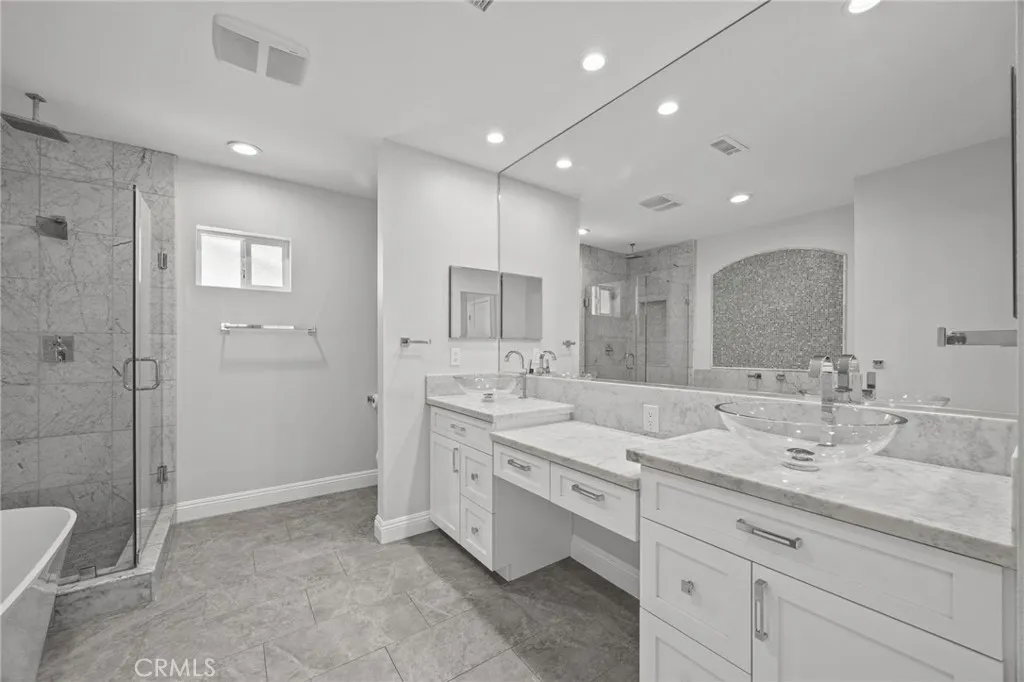 Primary suite luxurious,  bathroom