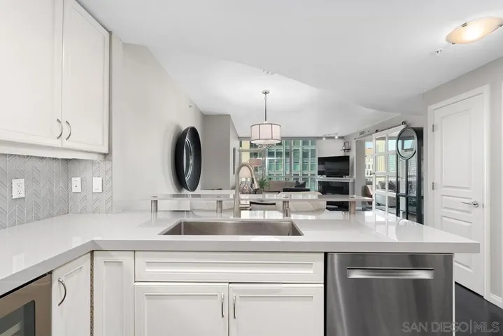 555 Front 1501, San Diego, California 92101