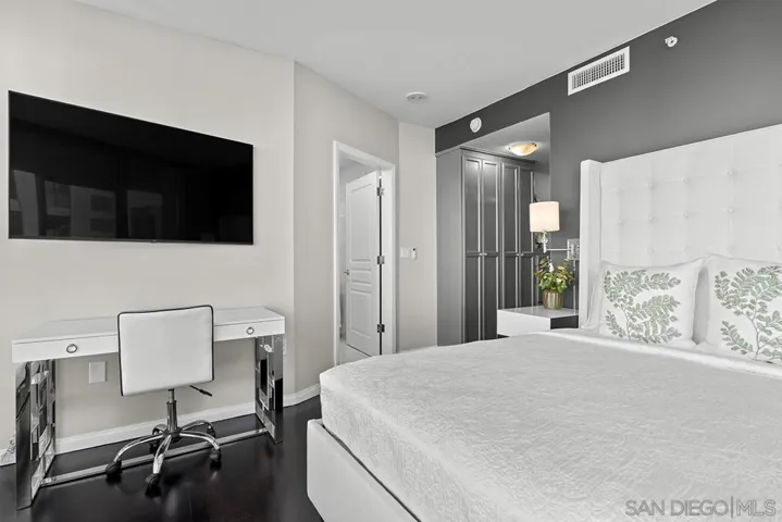 555 Front 1501, San Diego, California 92101