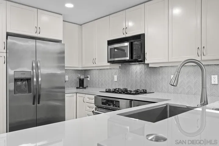 555 Front 1501, San Diego, California 92101
