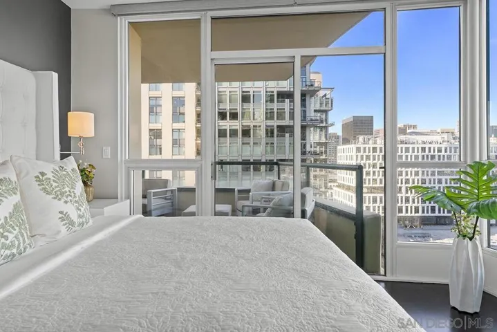 555 Front 1501, San Diego, California 92101