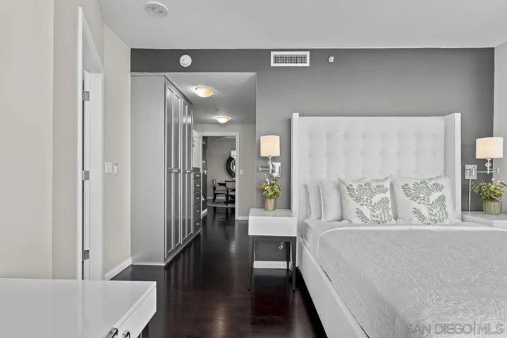 555 Front 1501, San Diego, California 92101