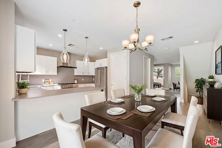 4378 Paxton Place, Calabasas, California 91302