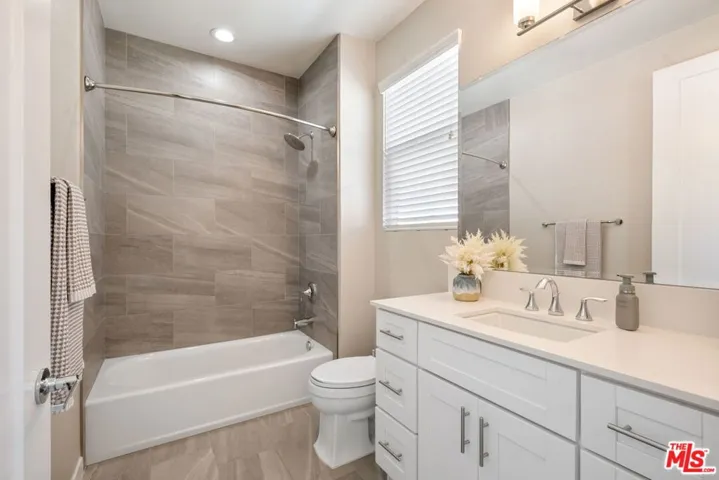 4378 Paxton Place, Calabasas, California 91302