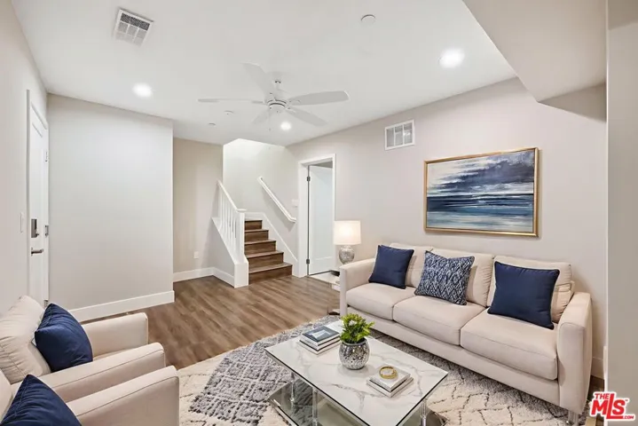 4378 Paxton Place, Calabasas, California 91302