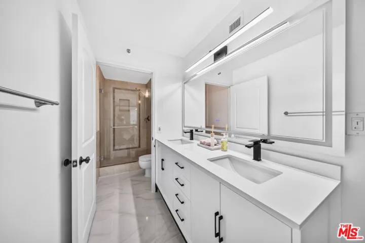 600 W 9th Street 913, Los Angeles, California 90015