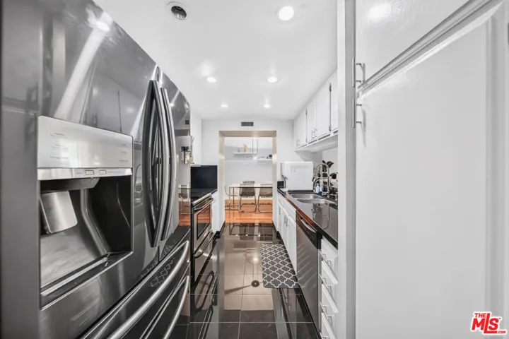 600 W 9th Street 913, Los Angeles, California 90015