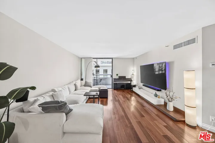 600 W 9th Street 913, Los Angeles, California 90015