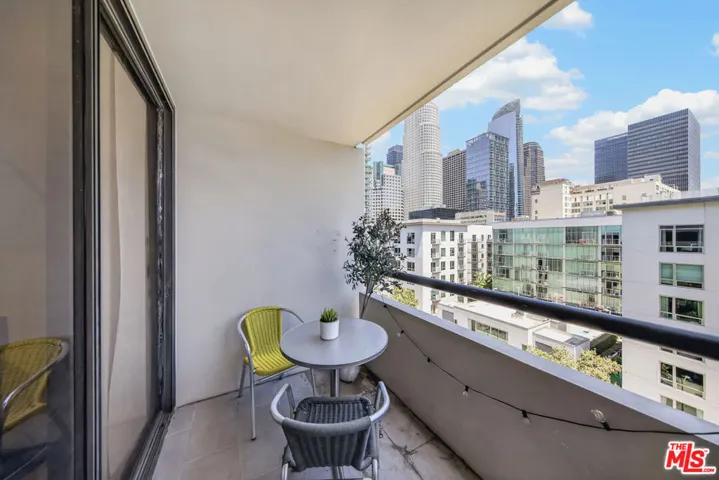 600 W 9th Street 913, Los Angeles, California 90015
