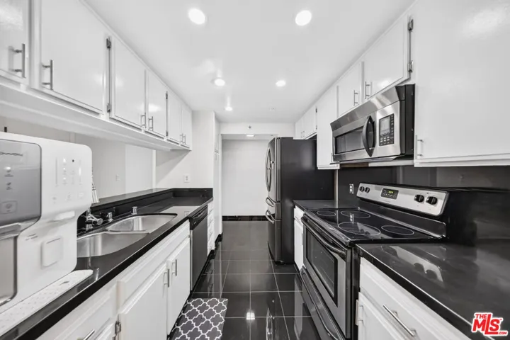 600 W 9th Street 913, Los Angeles, California 90015