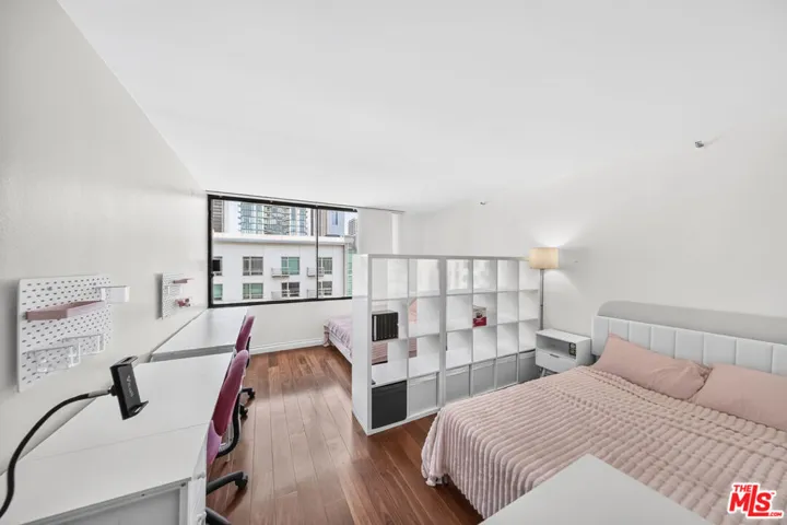 600 W 9th Street 913, Los Angeles, California 90015