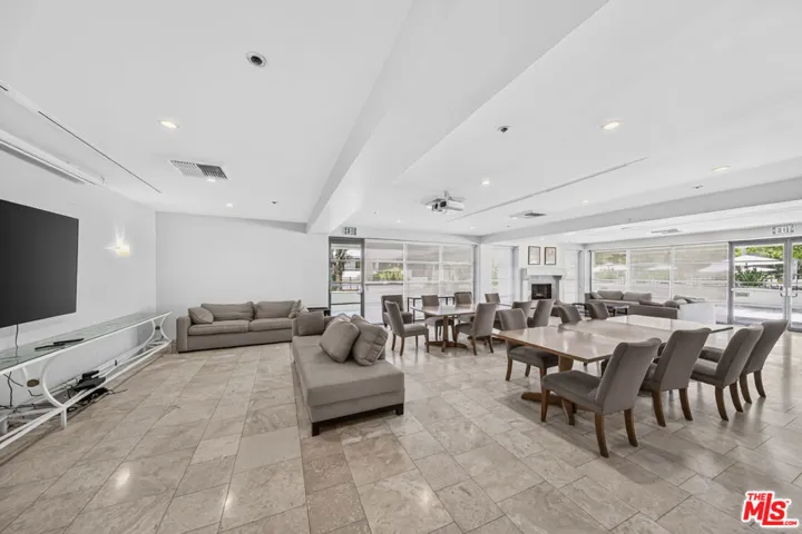 600 W 9th Street 913, Los Angeles, California 90015