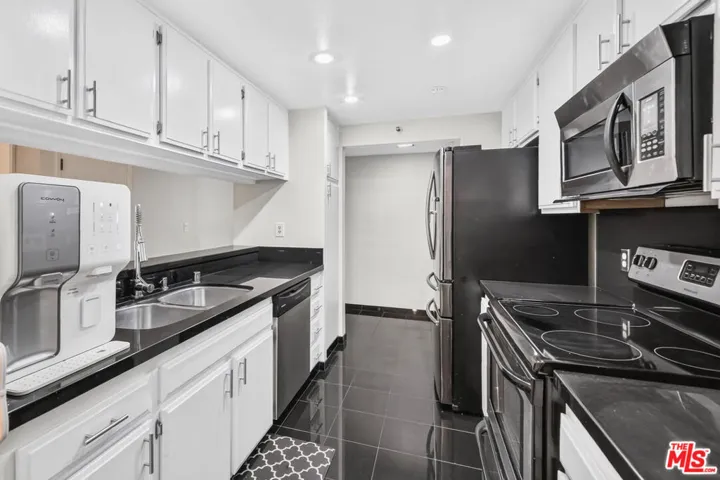 600 W 9th Street 913, Los Angeles, California 90015
