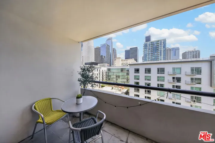 600 W 9th Street 913, Los Angeles, California 90015