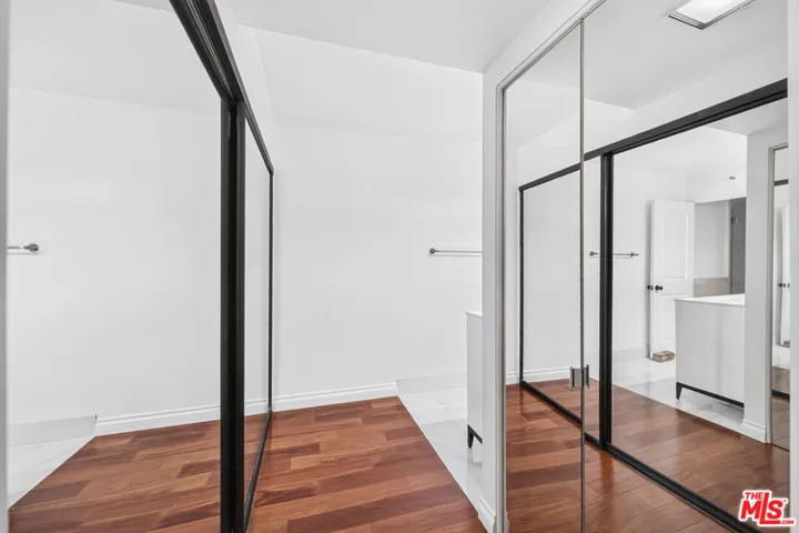600 W 9th Street 913, Los Angeles, California 90015