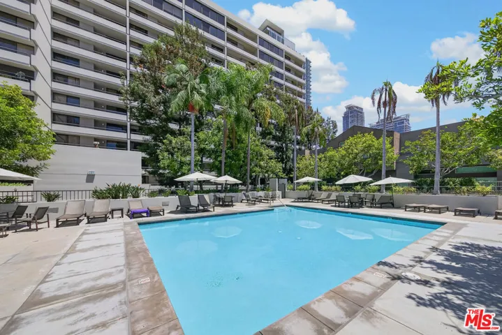 600 W 9th Street 913, Los Angeles, California 90015