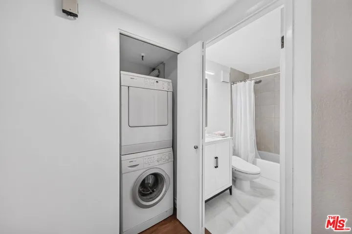 600 W 9th Street 913, Los Angeles, California 90015
