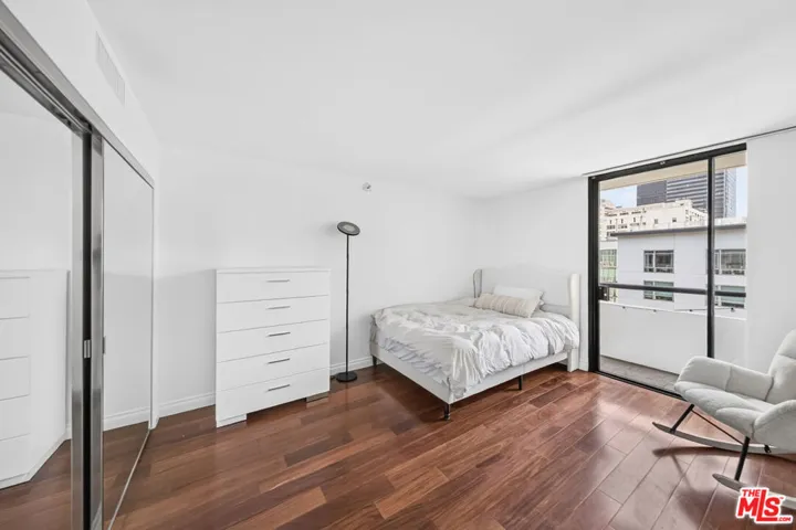 600 W 9th Street 913, Los Angeles, California 90015