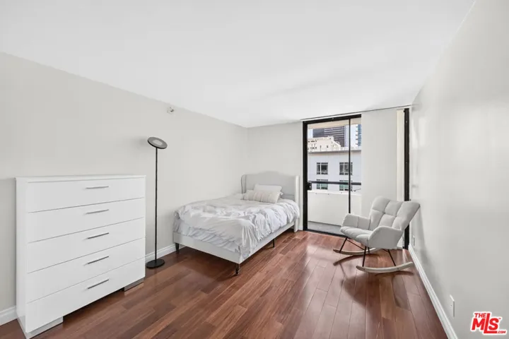 600 W 9th Street 913, Los Angeles, California 90015