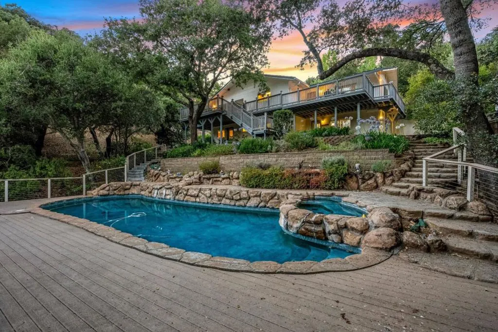 15565 Armsby Ln