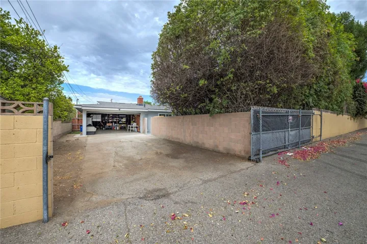 Driveway to garage. Roll gate.