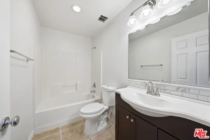 25715 Wagner Way B, Stevenson Ranch, California 91381