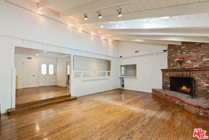 16011 Meadowcrest Road, Los Angeles, California 91403