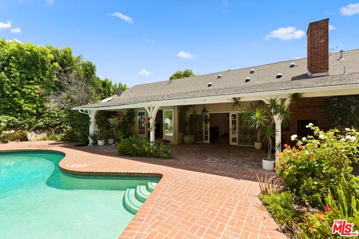 16011 Meadowcrest Road, Los Angeles, California 91403