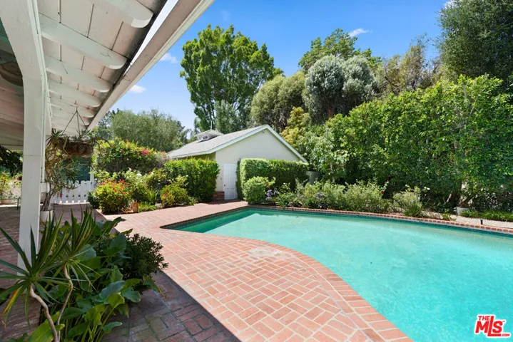 16011 Meadowcrest Road, Los Angeles, California 91403