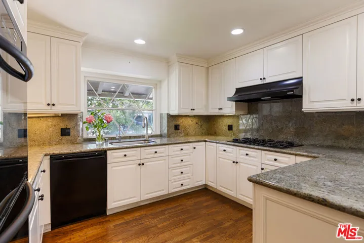 16011 Meadowcrest Road, Los Angeles, California 91403