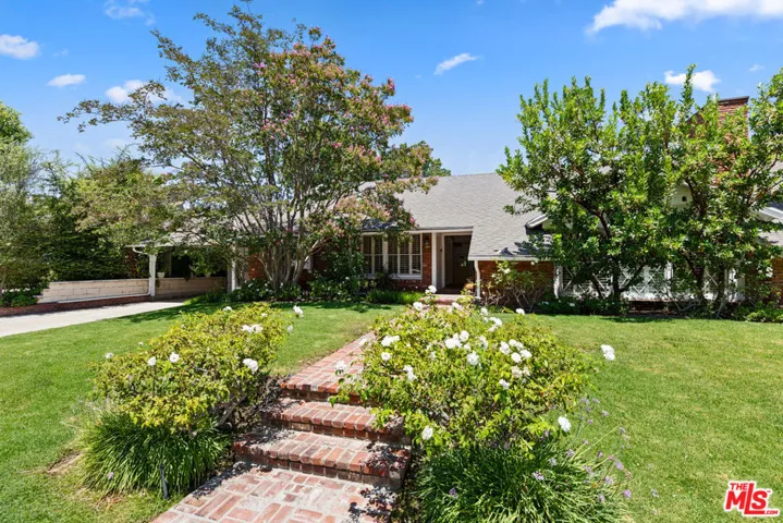 16011 Meadowcrest Road, Los Angeles, California 91403