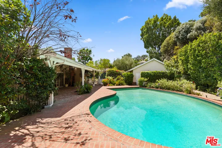 16011 Meadowcrest Road, Los Angeles, California 91403